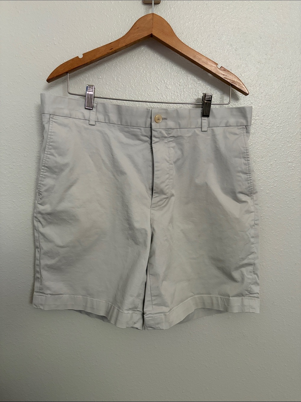 Southern Tide Men’s Flat Front Cotton Chino Shorts